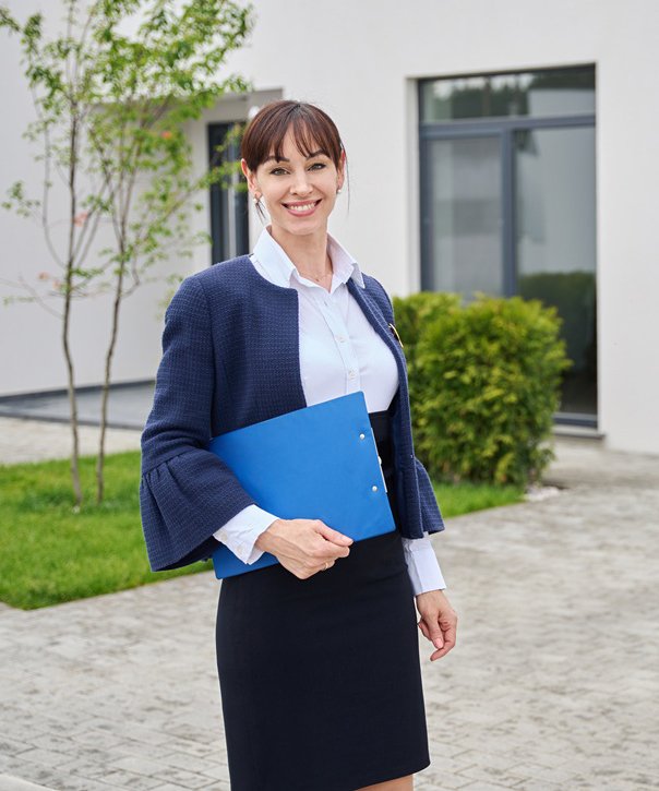 real-estate-agent-posing-in-front-of-house-2026-01-05-06-09-00-utc.jpg real-estate-agent-posing-in-front-of-house-2026-01-05-06-09-00-utc.jpg